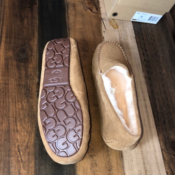 UGG Scalloped Moccasins - Picture 8 of 9